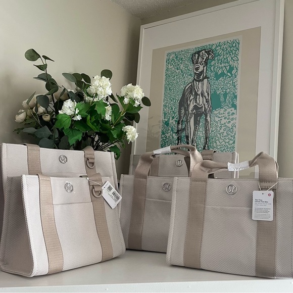 🆕 Large 10L Lululemon Two-Tone Canvas Tote - Picture 3 of 3